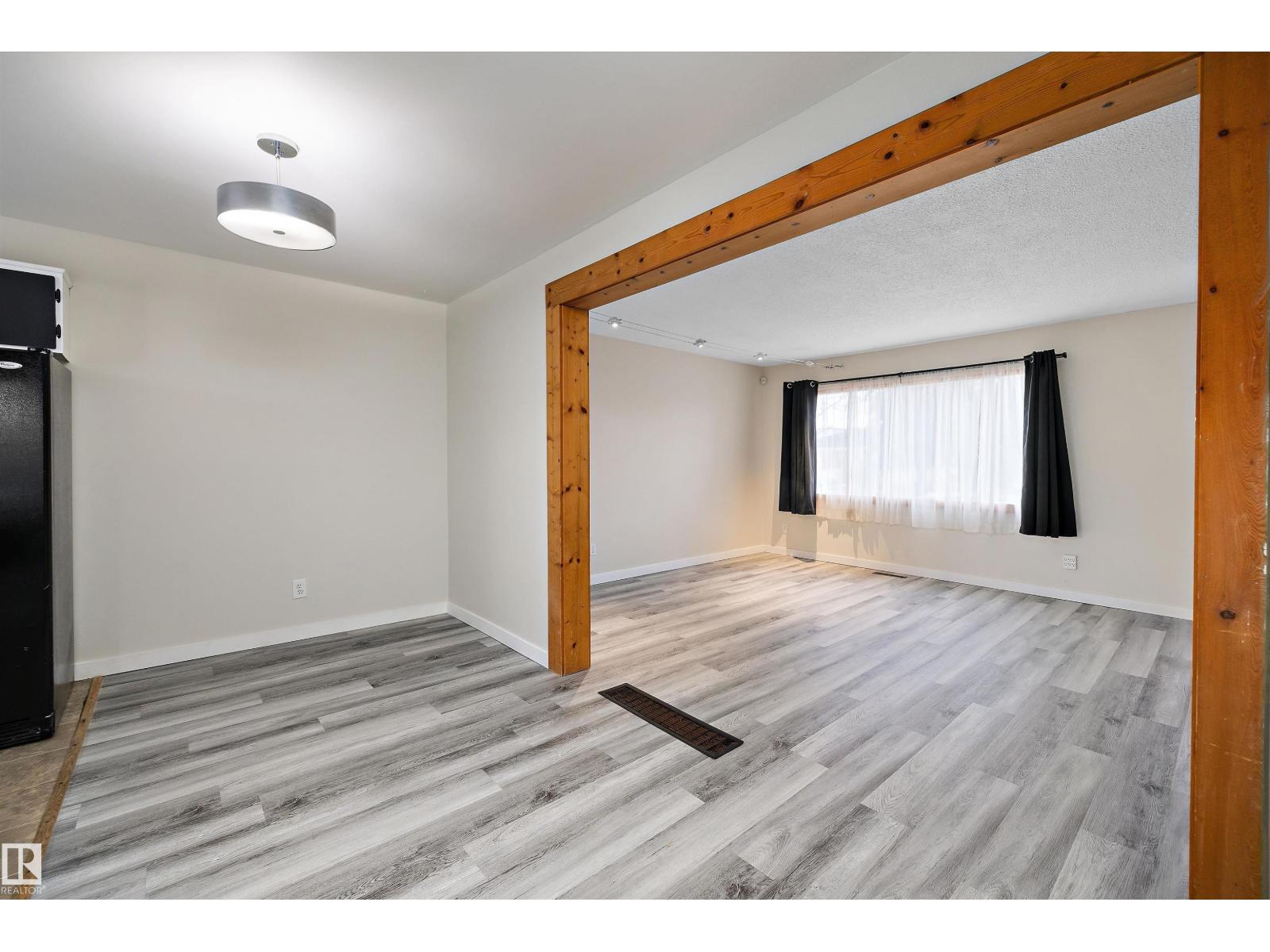 Additional image 6 of 11813 44 Street NW, Edmonton, AB, T5W2S4