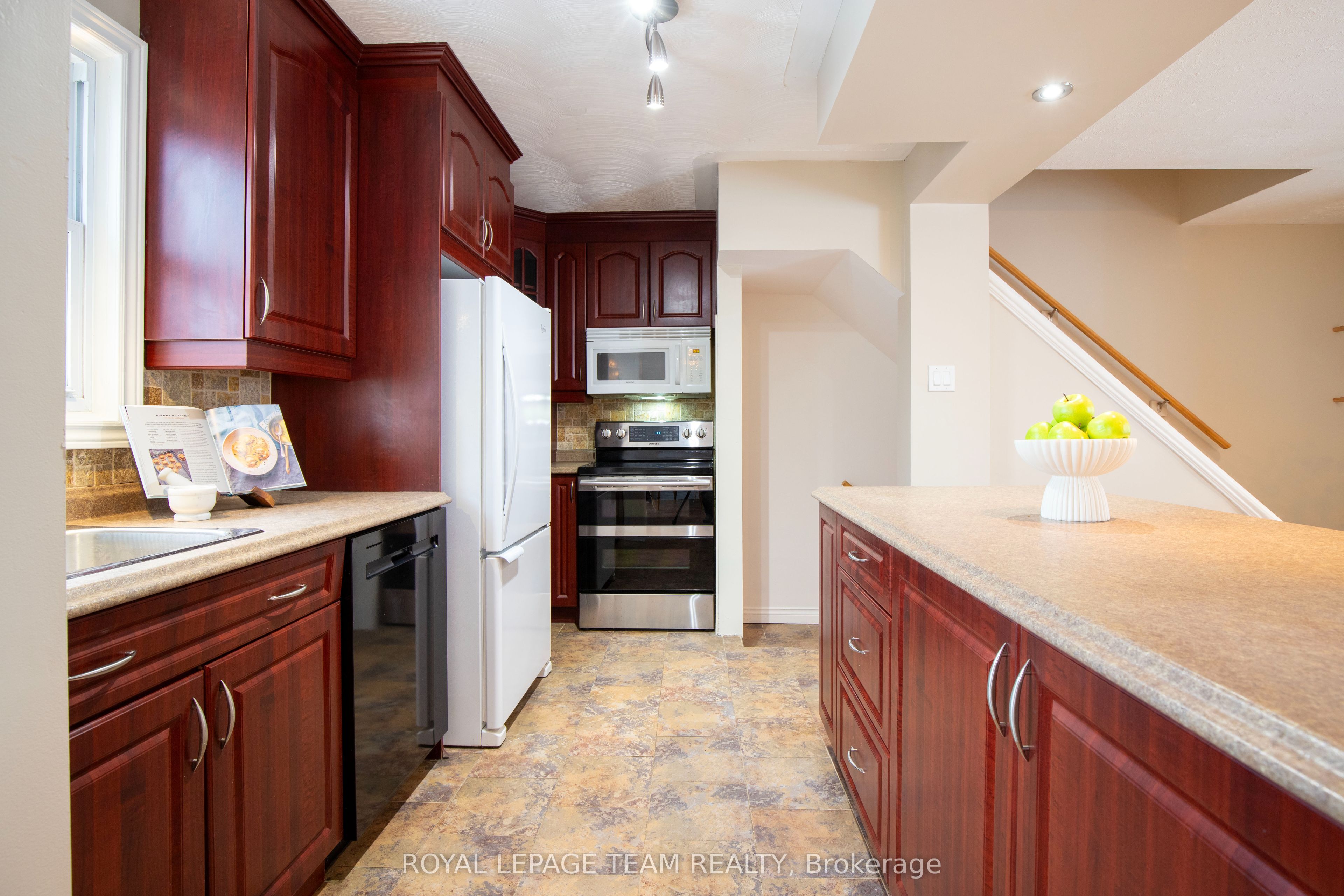 Additional image 6 of 840 Borthwick Avenue, Ottawa, ON, K1K 2M8