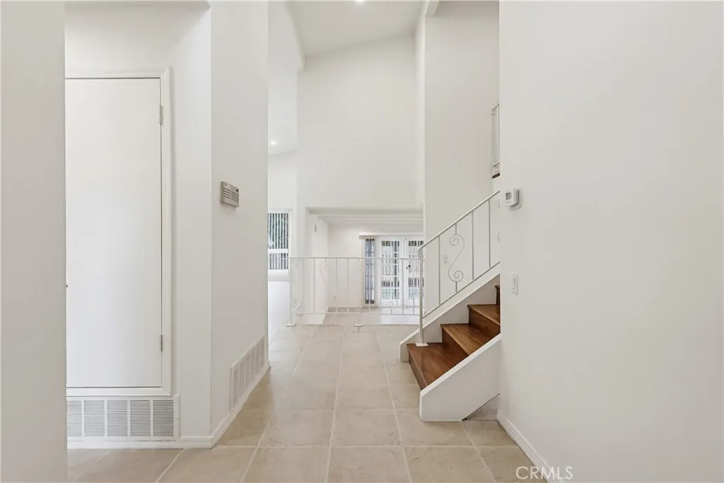 Additional image 5 of 18102 Hatteras St, Tarzana, CA 91356