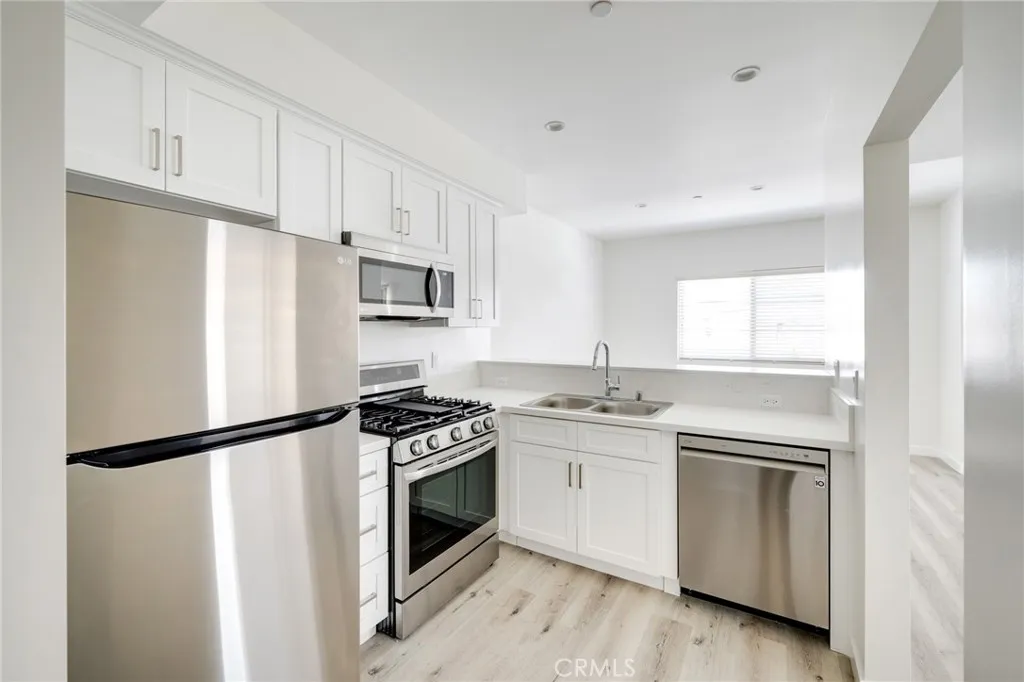 Additional image 9 of 14526 Hartland Street Unit 308, Van Nuys, CA 91405