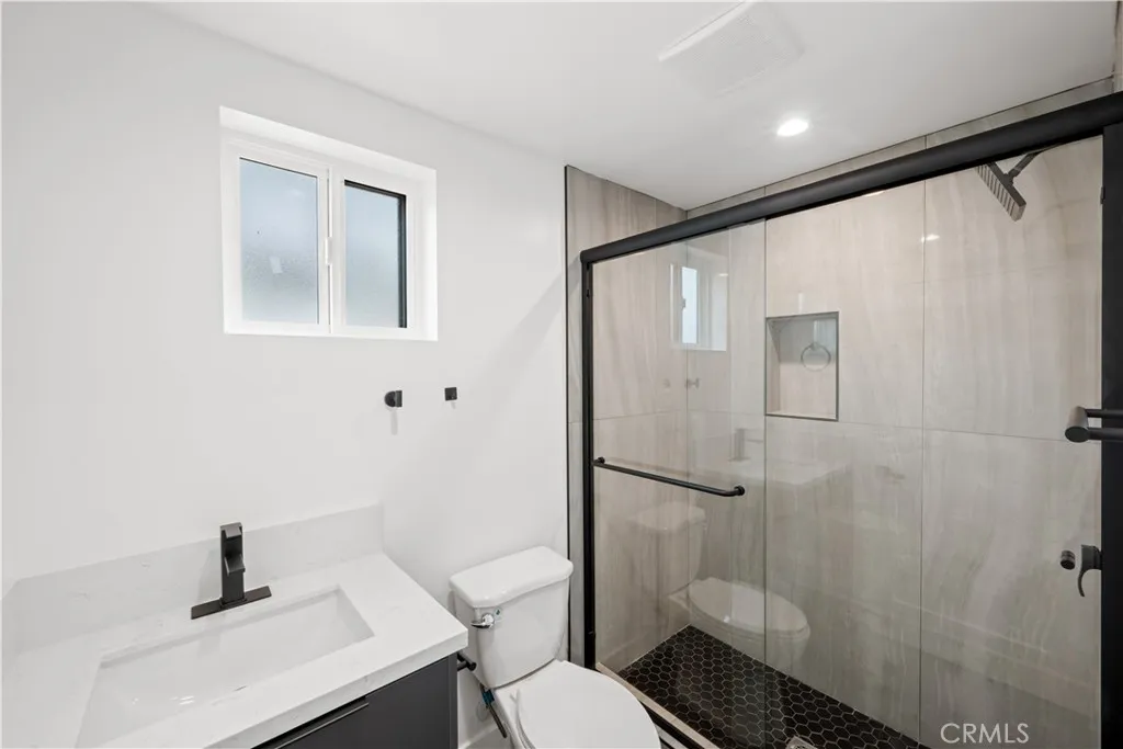 2922 12th Avenue, Los Angeles, CA 90018