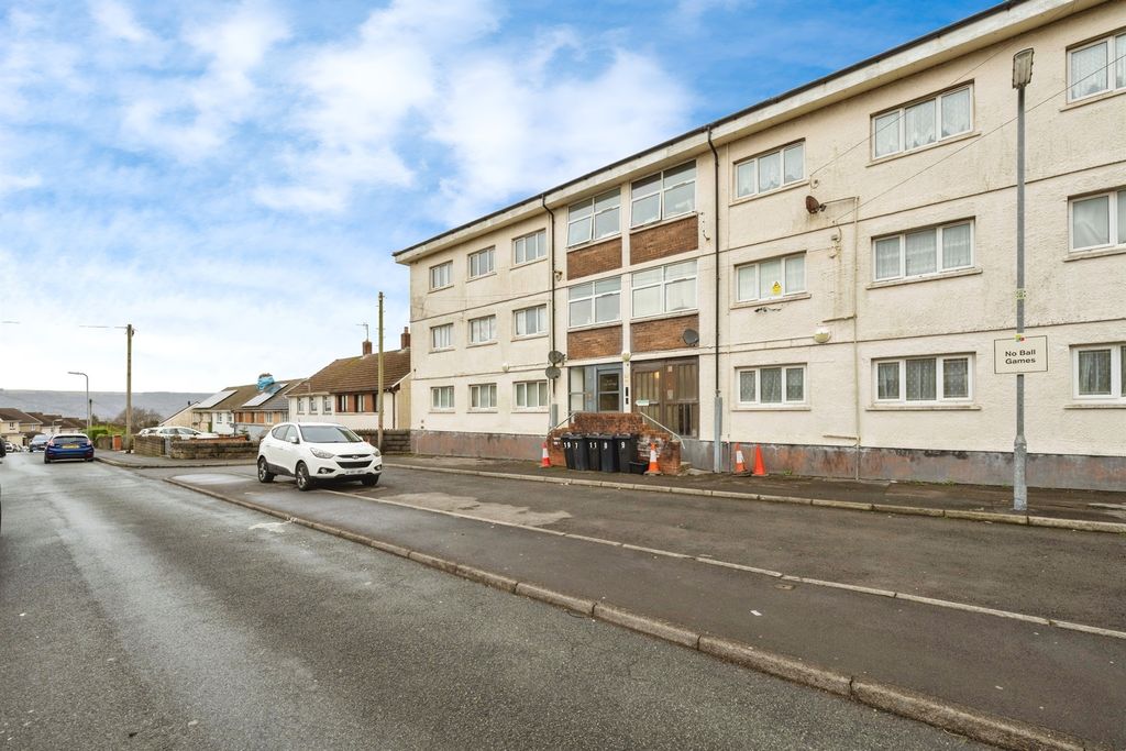 Additional image 5 of 3 bed flat for saleBryn Awel, Cimla, Neath SA11