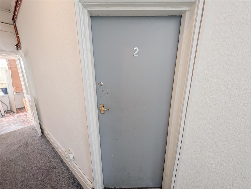 5 bed flat for saleWood Road, Treforest CF37 photo 3