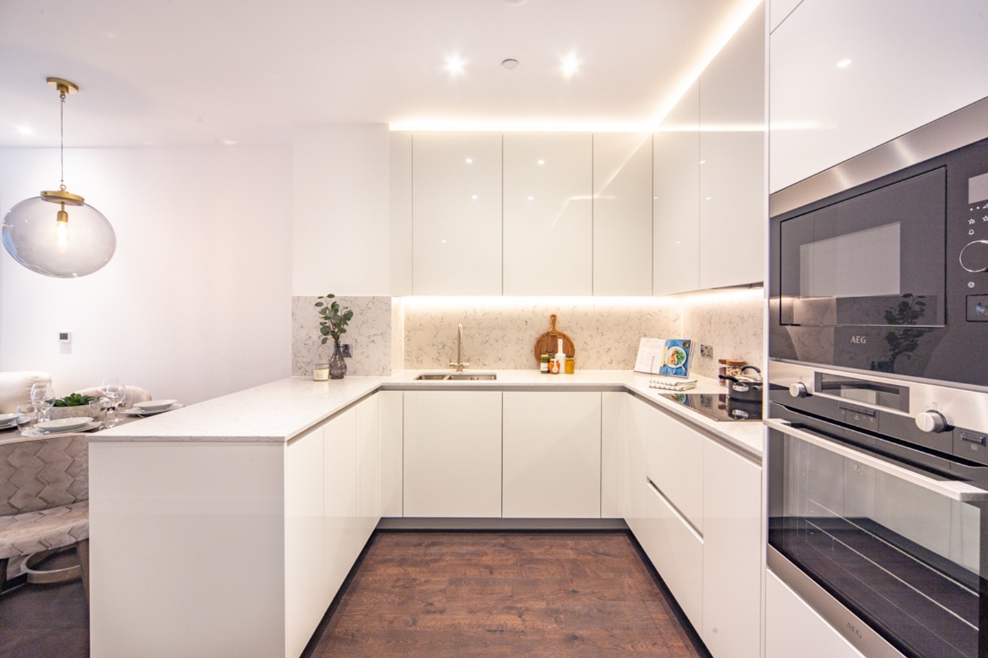 Additional image 4 of 2 Bed Flat, Charles Clowes Walk, SW11, N1 7GU