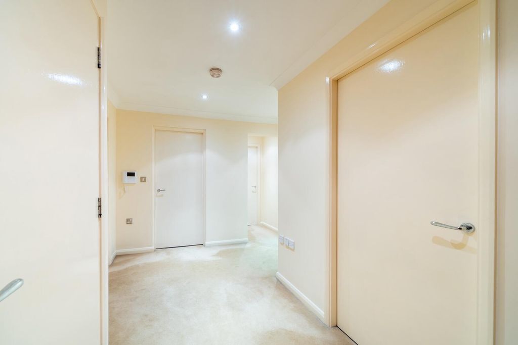 Additional image 2 of 2 bed flat for saleRoslyn Court, Willow Wong, Burton Joyce NG14