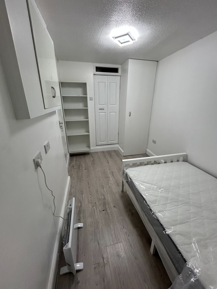 Additional image 11 of Room in a Shared House, Kennet Street, E1W, N1 7GU