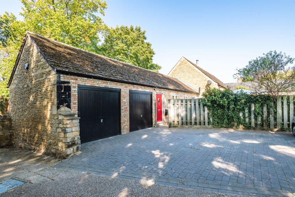 Additional image 18 of 5 bed barn conversion for saleCherry Orton Road, Peterborough PE2