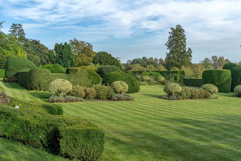 Additional image 10 of 10 bed detached house for saleHunton Down Lane, Winchester, Hampshire SO21
