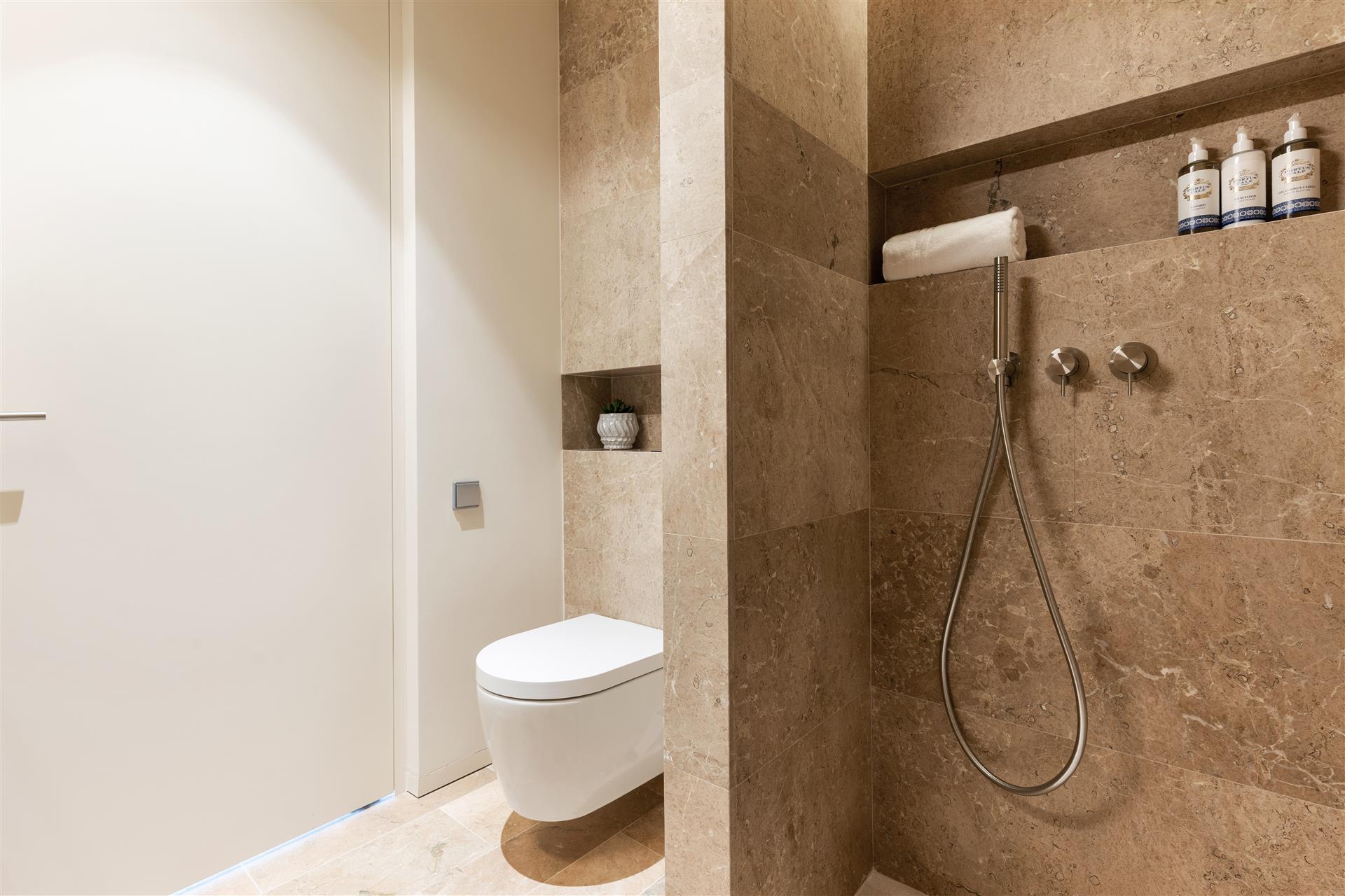 Additional image 4 of Odiáxere (Lagos)