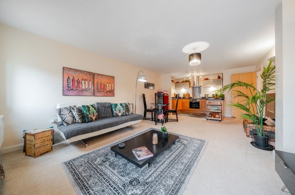 2 bed flat for saleThorngate House, St. Swithins Square, Lincoln, Lincolnshire LN2 photo 5