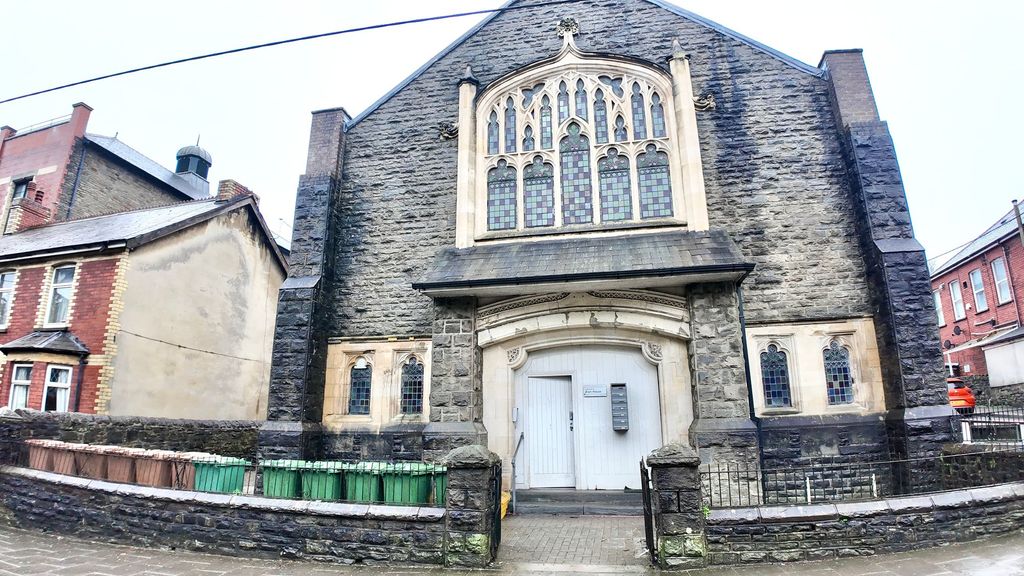 2 bed flat for saleHigh Street, Newbridge NP11
