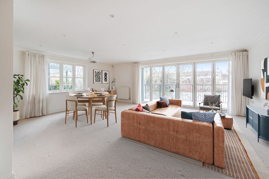 Additional image 5 of 2 bed flat for saleRay Mead Road, Maidenhead SL6