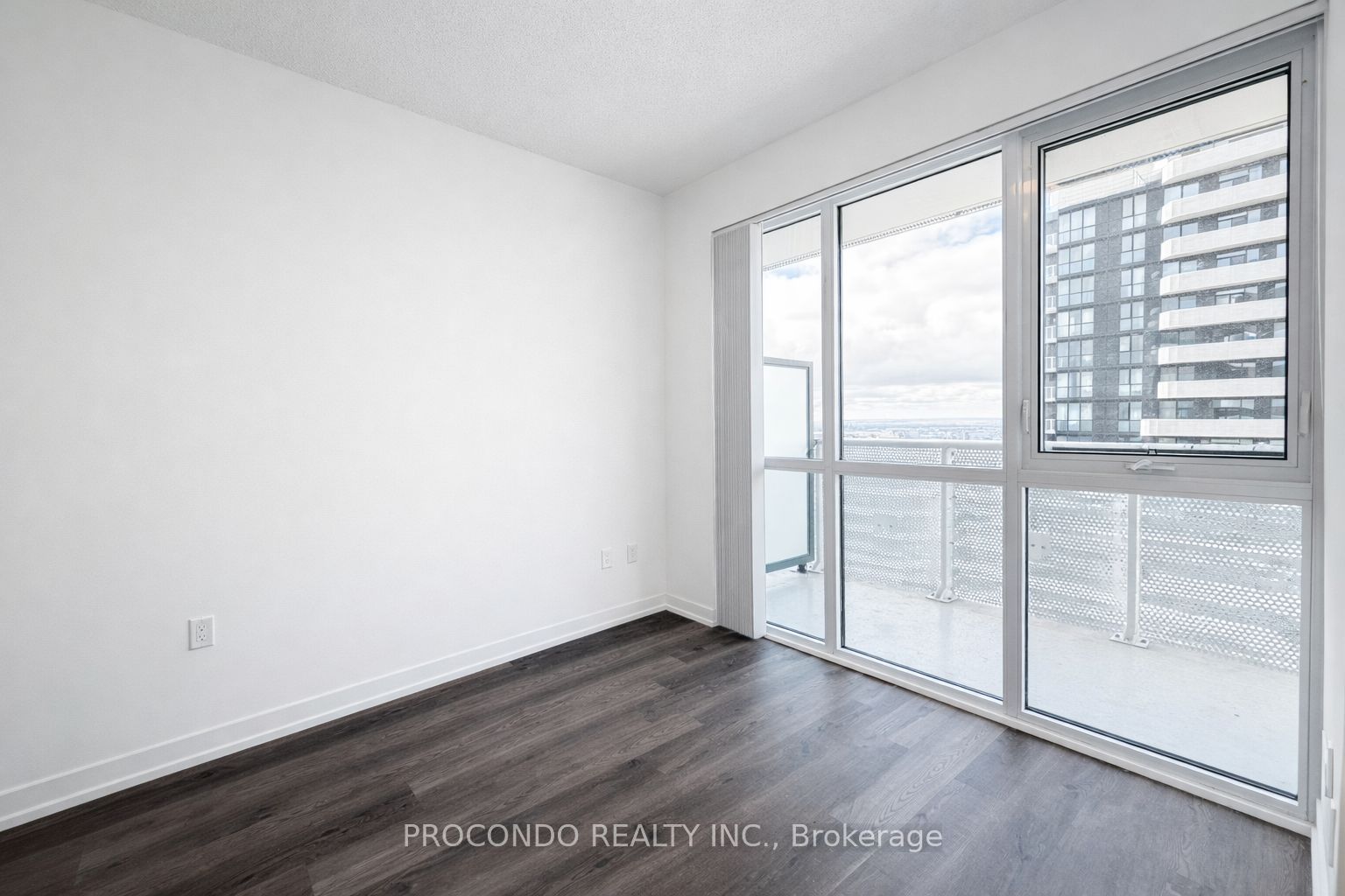5801-8 Interchange Way, Vaughan, ON, L4K 5Z7 photo 4