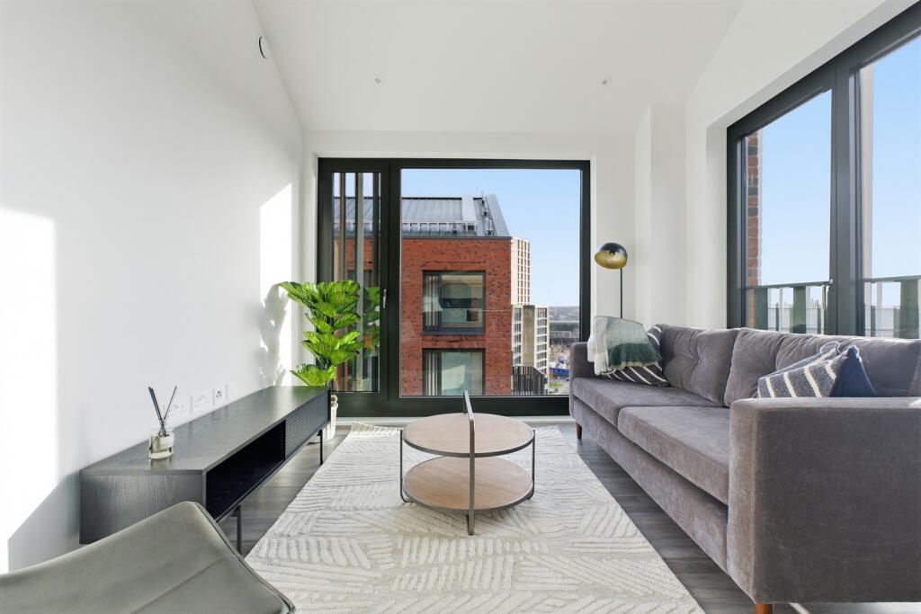 Additional image 3 of Belmont Wharf, Glasswater Locks, B4