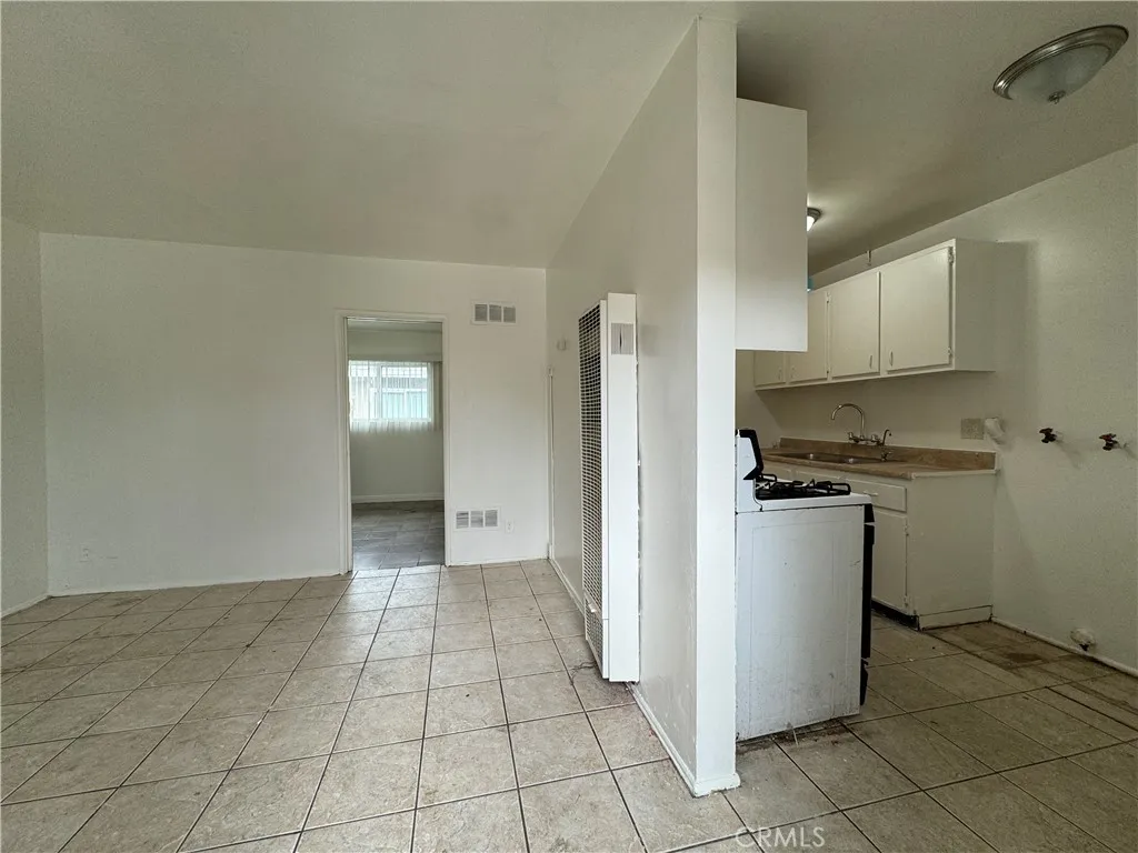 Additional image 2 of 591 E 6th Street, Pomona, CA 91766