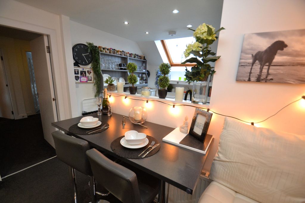 Additional image 11 of 2 bed flat for sale32 Hunterhill Road, Paisley, Renfrewshire PA2