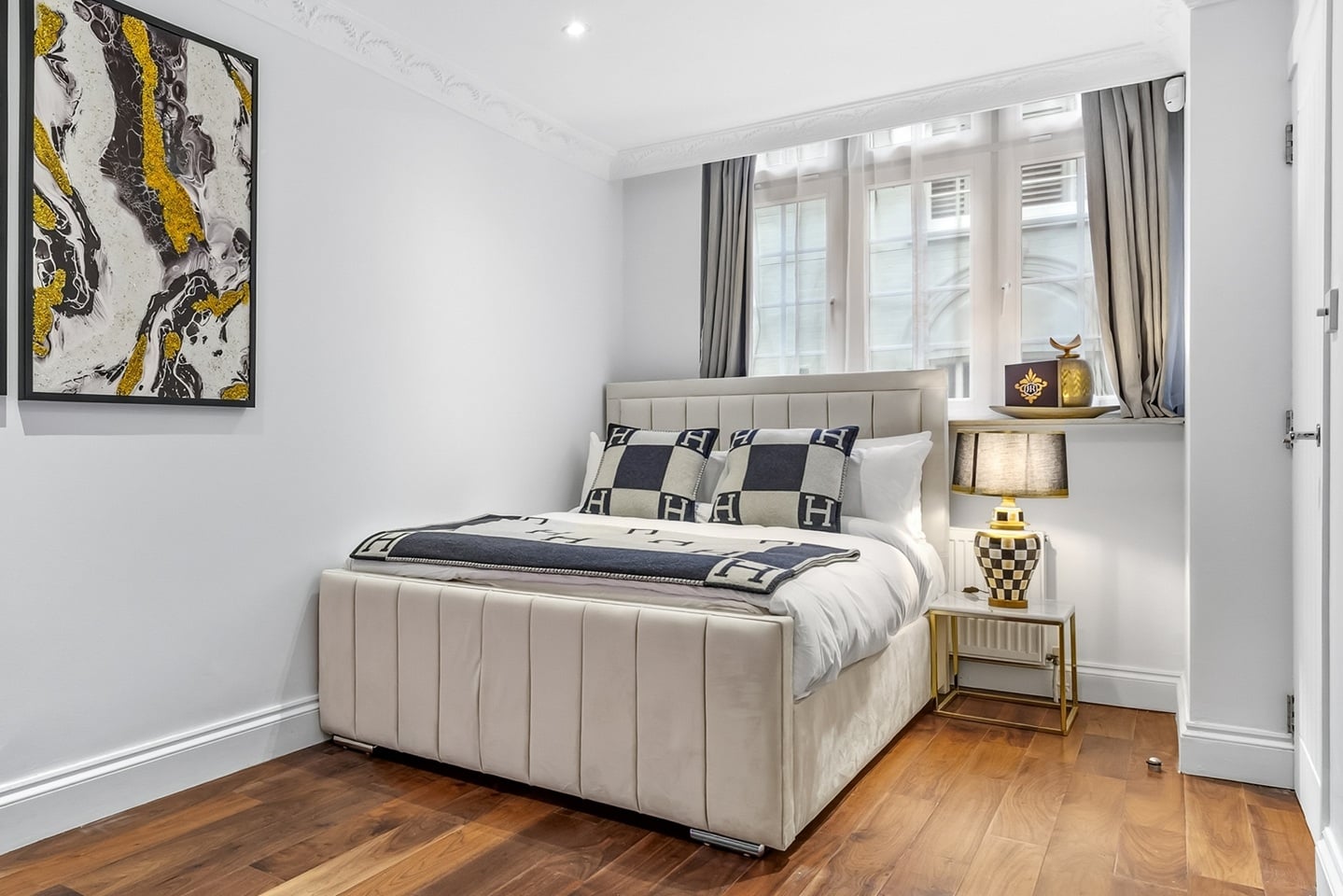 Additional image 2 of 2 Bed Flat, Ovington Mews, SW3, N1 7GU