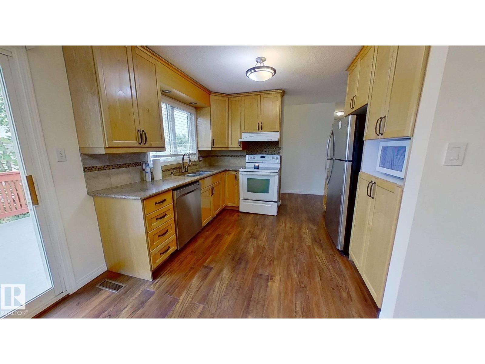 Additional image 6 of 3432 81 Street NW, Edmonton, AB, T6K0G4