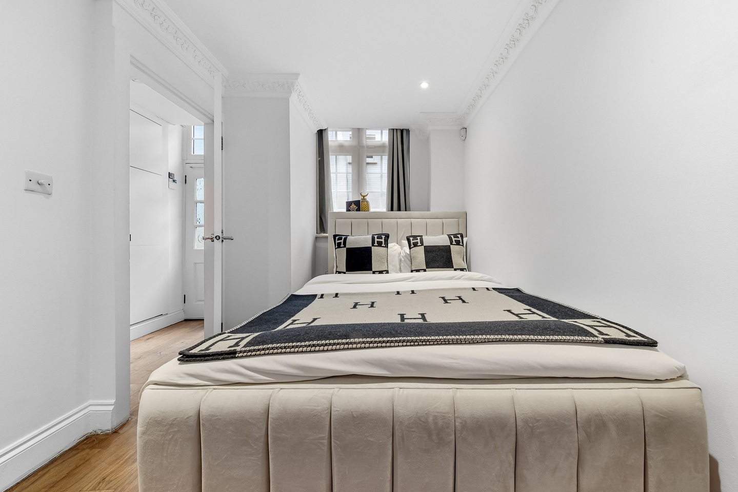 Additional image 5 of 2 Bed Flat, Ovington Mews, SW3, N1 7GU