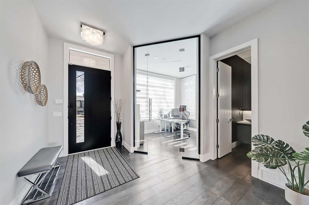 Additional image 3 of 10 Lissington Drive SW, Calgary, AB, T3E 5E1