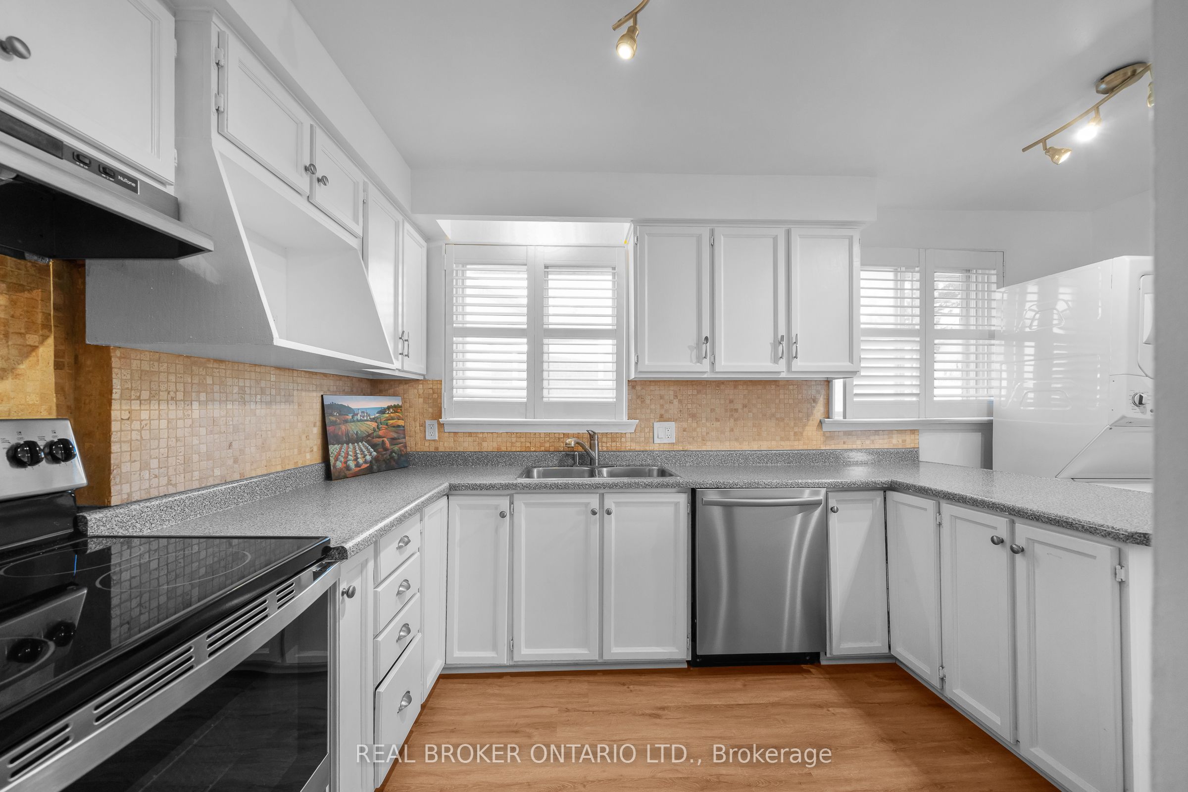 Additional image 6 of MAIN-2518 Harman Court, Mississauga, ON, L5J 1T8