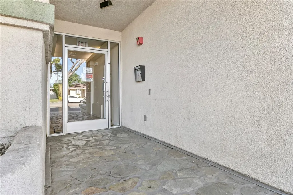 Additional image 4 of 16940 Chatsworth Unit 208, Granada Hills, CA 91344