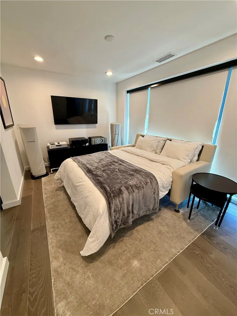 Additional image 94 of 116 W Channel Islands Boulevard, Oxnard, CA 93035