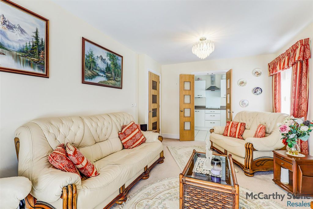 2 bed flat for saleWardington Court, Welford Road, Northampton, Northamptonshire NN2