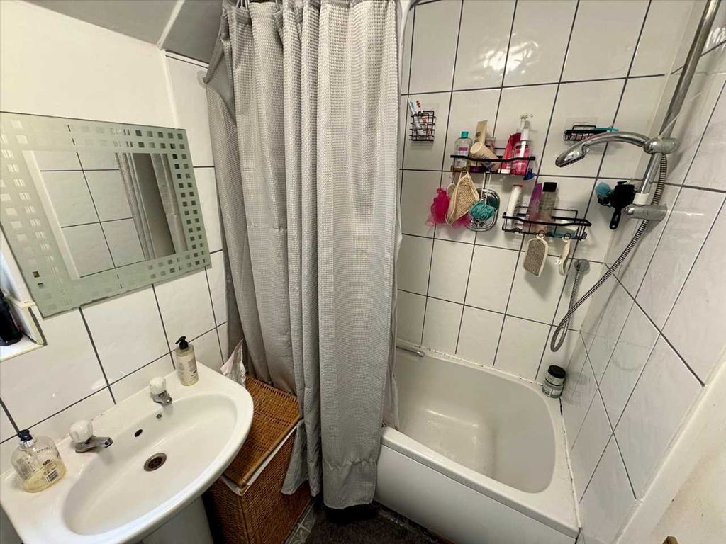 Additional image 15 of 3 bed flat for saleBute Street, Treorchy CF42