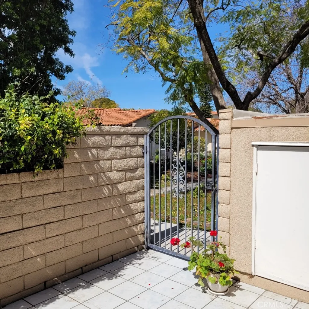 Additional image 2 of 2066 Via Mariposa Unit C, Laguna Woods, CA 92637