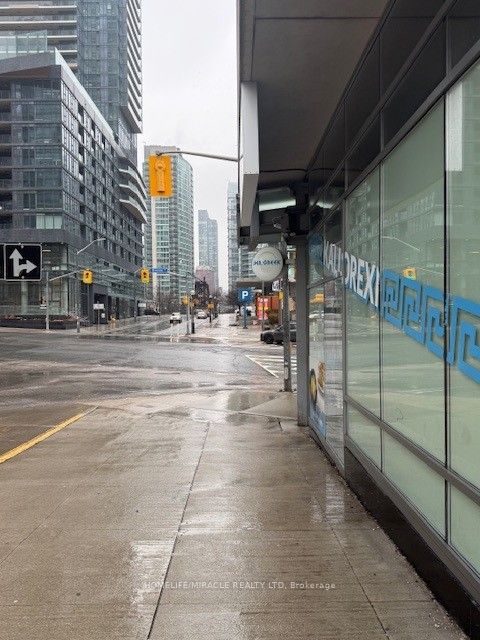 333 Bremner Boulevard, Toronto, ON, M5V 3X9