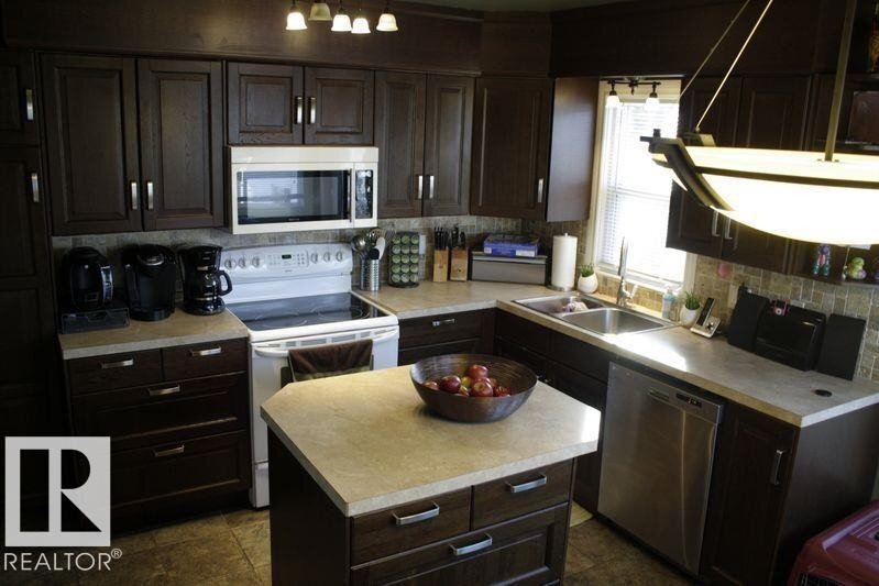 Additional image 2 of 7921 97 Avenue NW, Edmonton, AB, T6C2B6