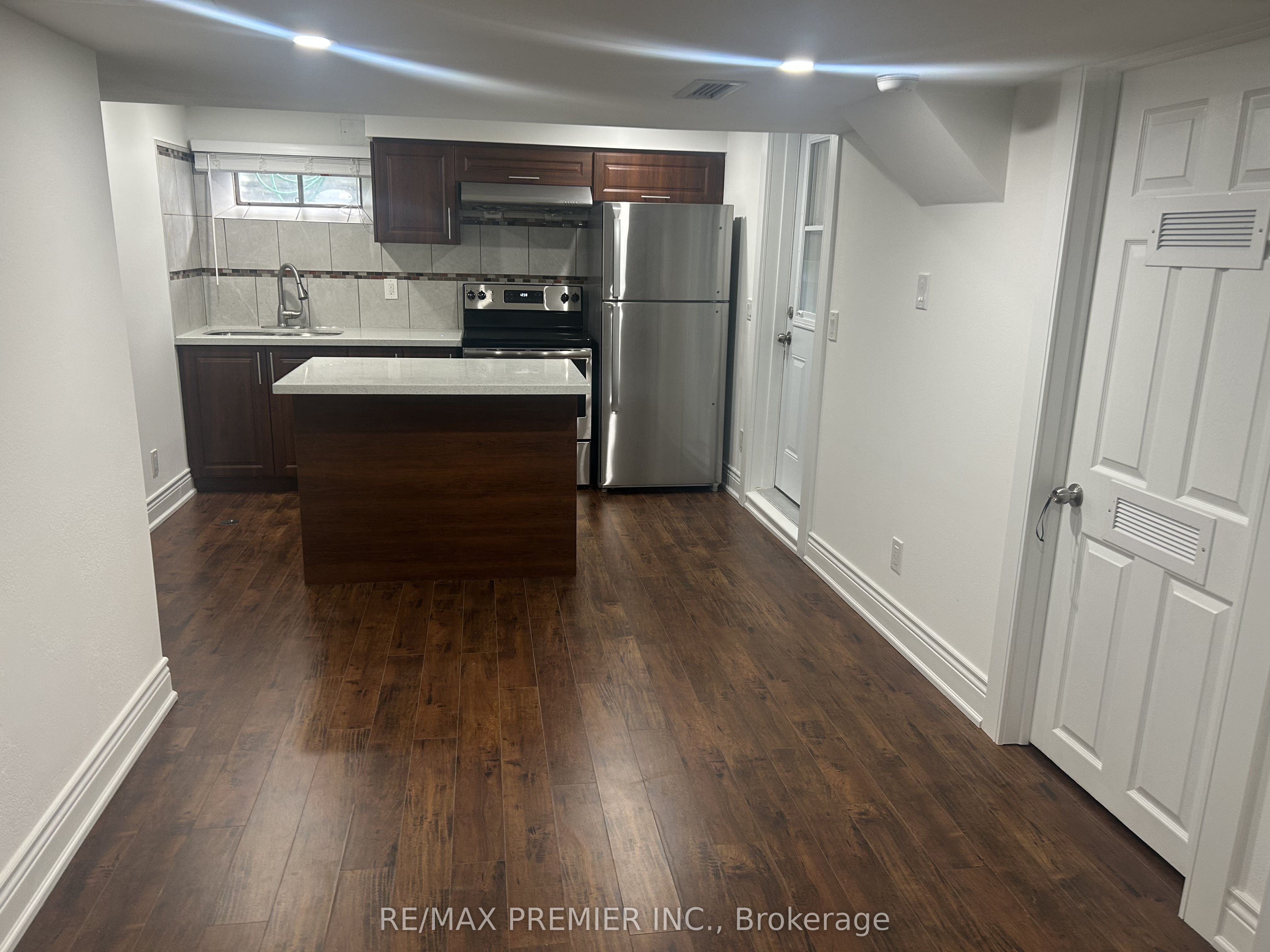 Lower-4057 Taffey Crescent, Mississauga, ON, L5L 2A6