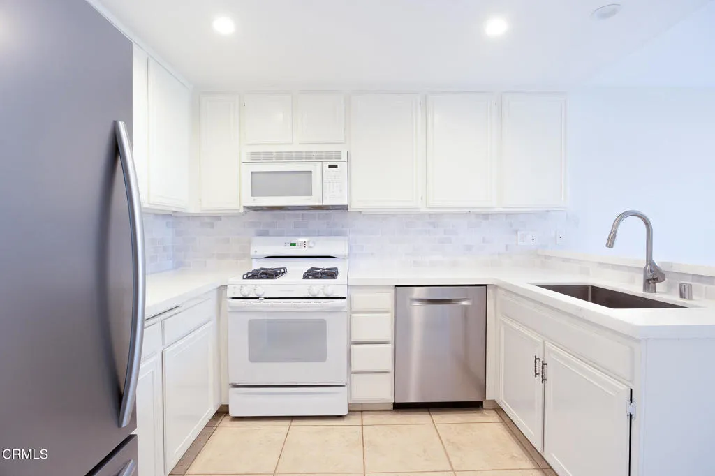 Additional image 6 of 3221 Harbor Boulevard, Oxnard, CA 93035