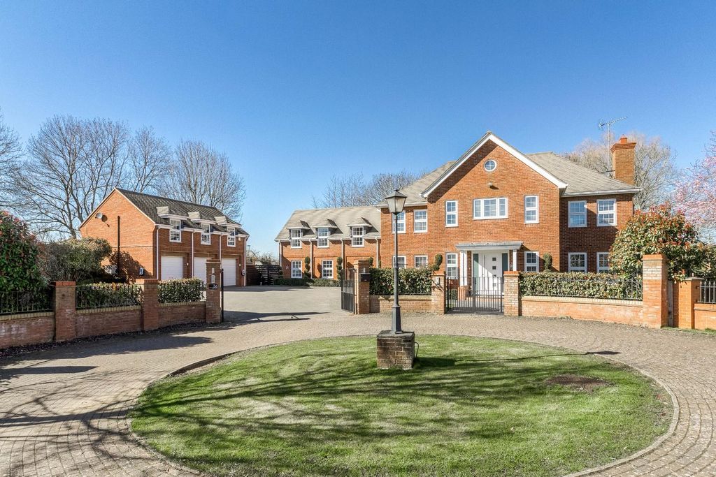 6 bed detached house for saleBelfry Lane, Collingtree Park, Northampton NN4