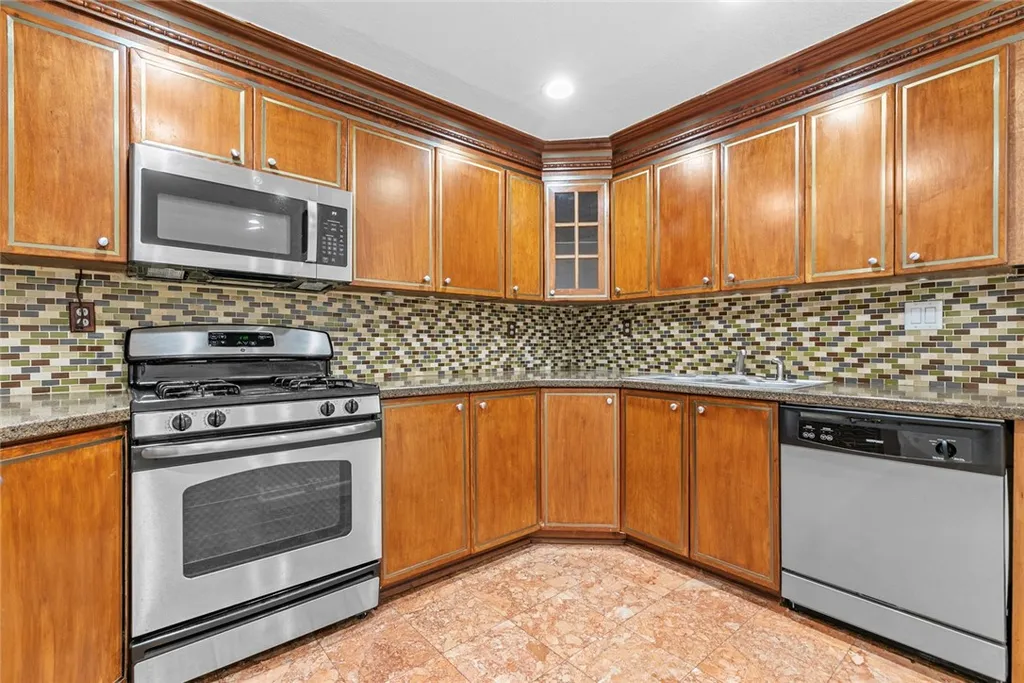 Additional image 13 of 16940 Chatsworth Unit 208, Granada Hills, CA 91344