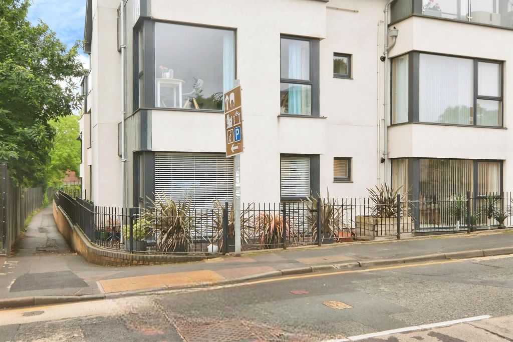 2 bed flat for saleDixton Road, Monmouth NP25