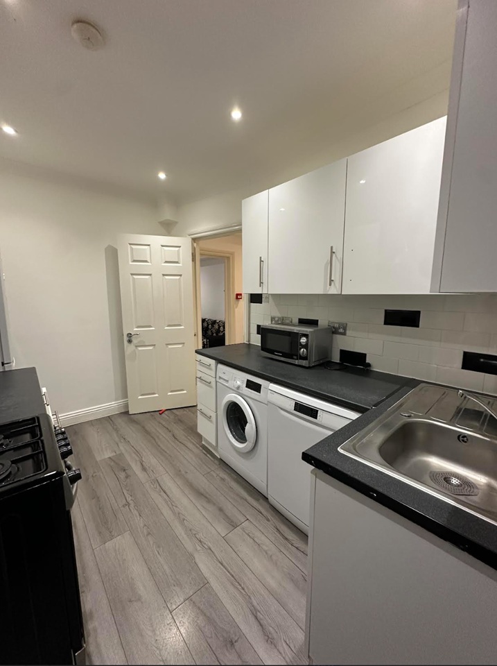 Additional image 12 of Room in a Shared Flat, Chicksand St, E1, N1 7GU