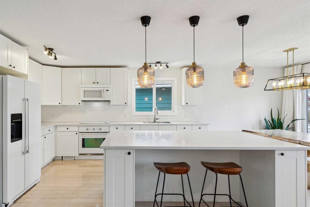 Additional image 6 of 44 Shawcliffe Bay SW, Calgary, AB, T2Y1H1