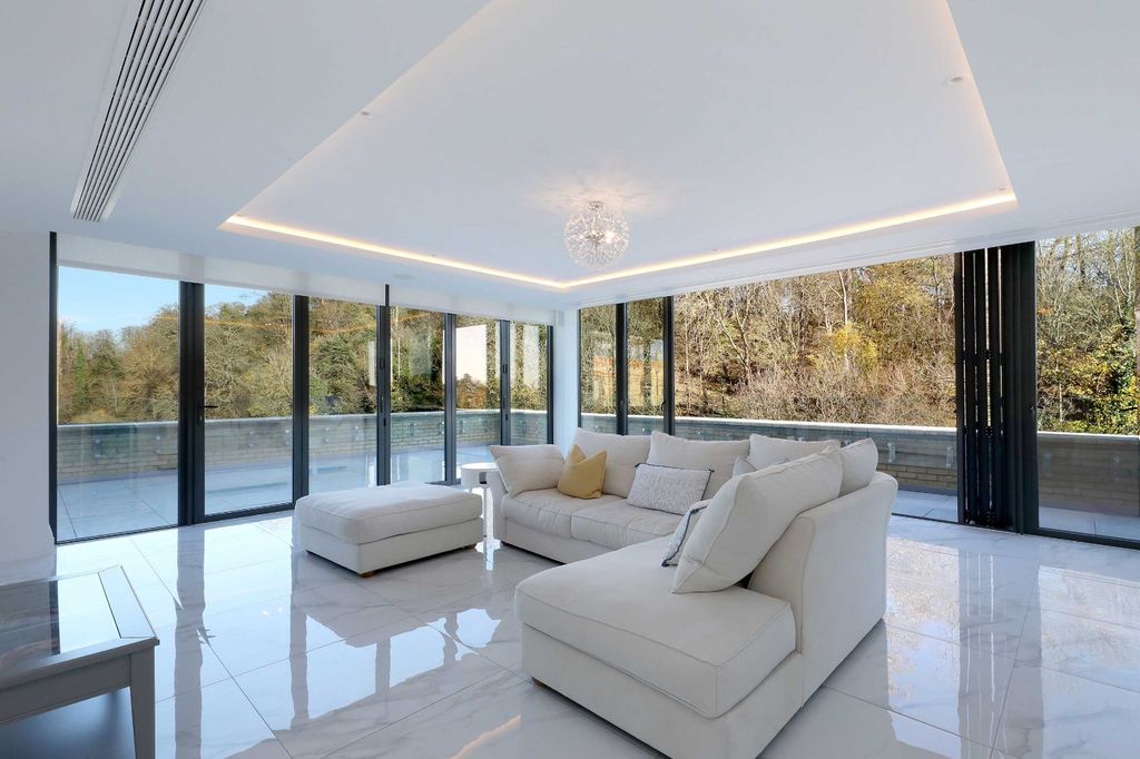 Additional image 4 of 4 bed flat for saleGlen Island, Taplow, Buckinghamshire SL6