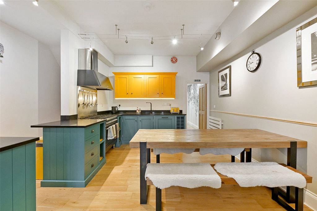 Additional image 4 of 2 bed flat for saleStation Road, Henley-On-Thames, Oxfordshire RG9