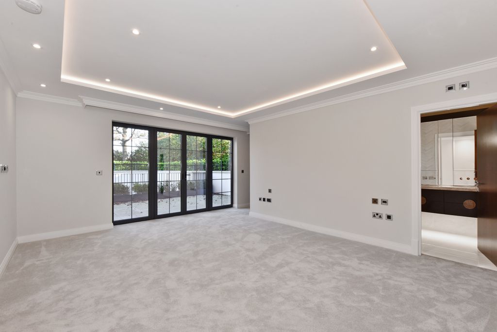 Additional image 10 of 3 bed flat for saleWellington Court, Beaconsfield HP9