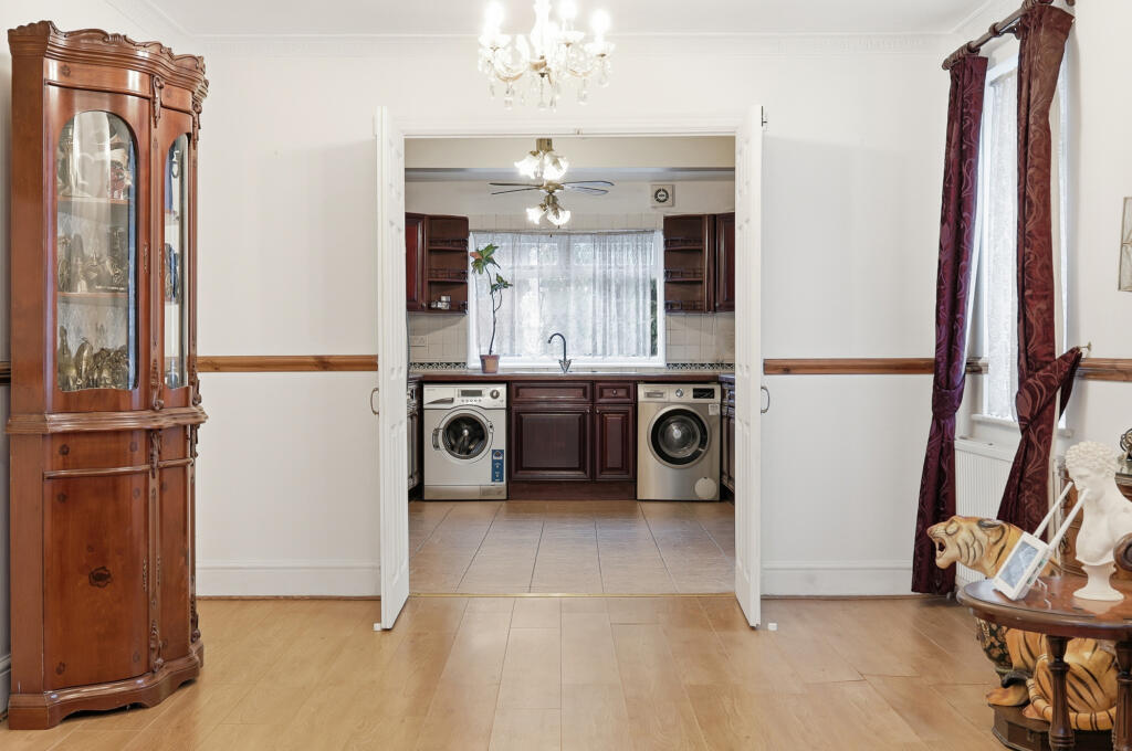 Additional image 6 of Mount Drive, Park Street, St. Albans