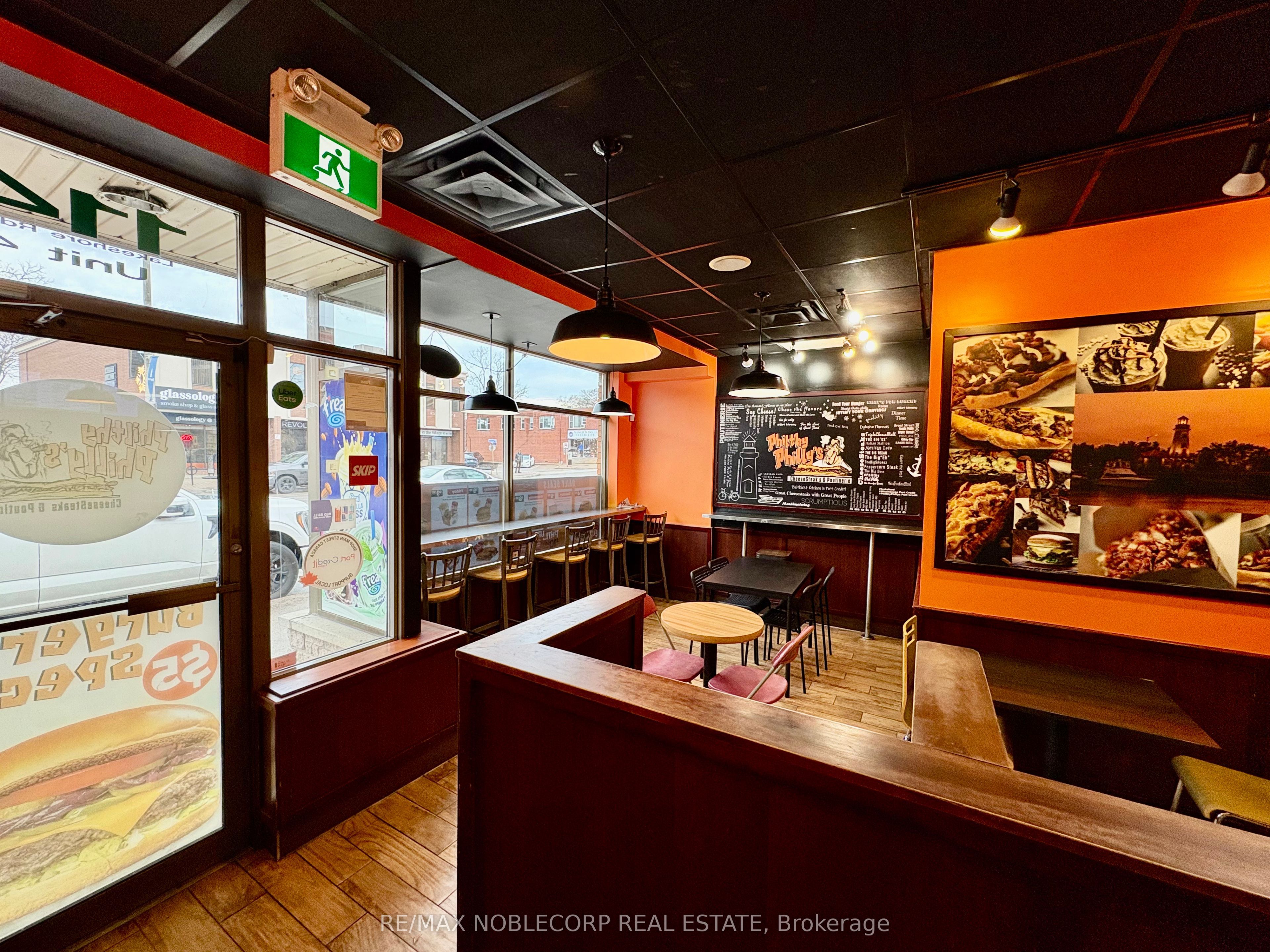 Additional image 3 of 4-114 Lakeshore Road E, Mississauga, ON, L5G 1C9