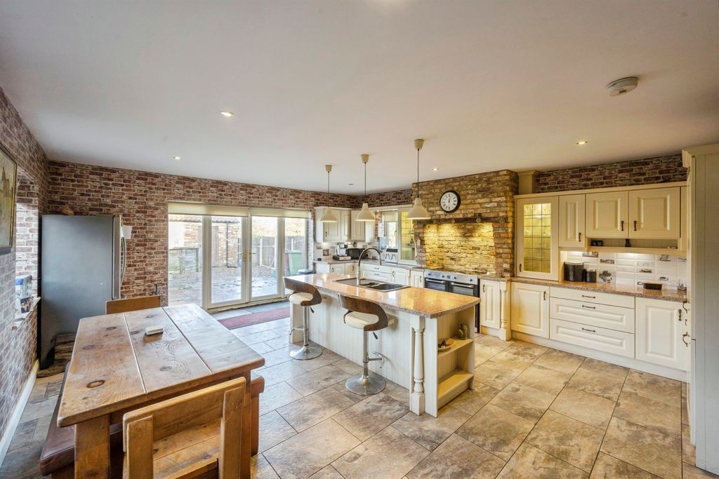 4 bed detached house for saleThe Paddock, Castlethorpe, Brigg DN20 photo 3