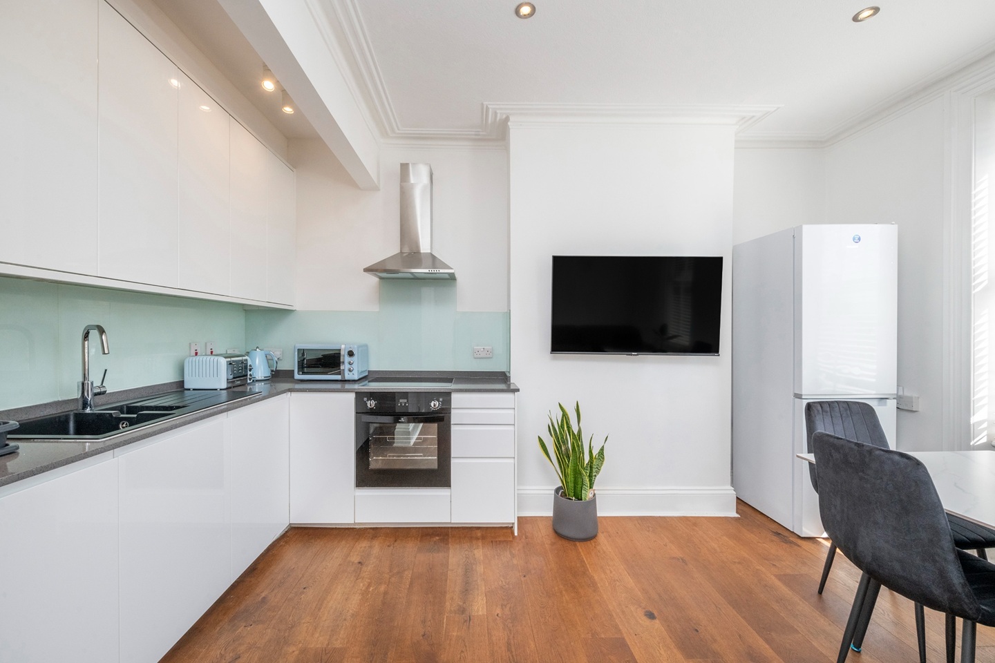 Additional image 6 of 4 Bed Flat, Brook Drive, SE11, N1 7GU