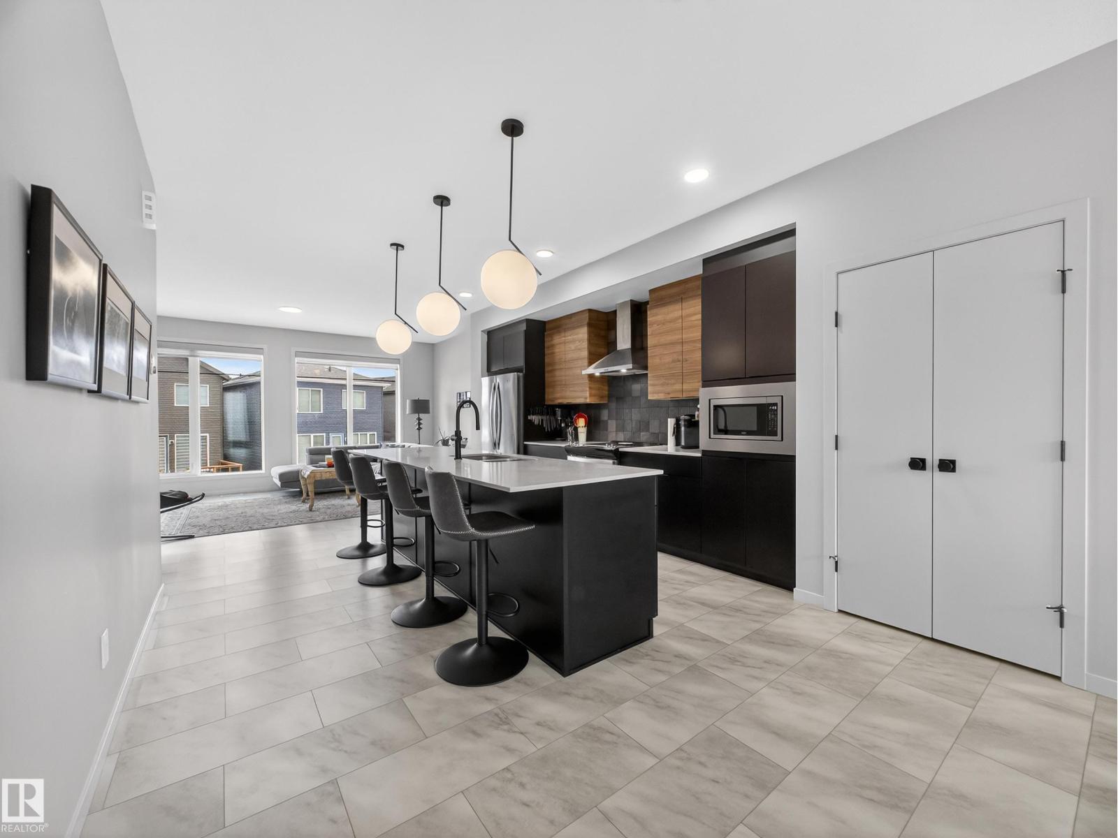 Additional image 6 of 451 39 Street SW, Edmonton, AB, T6X2X9