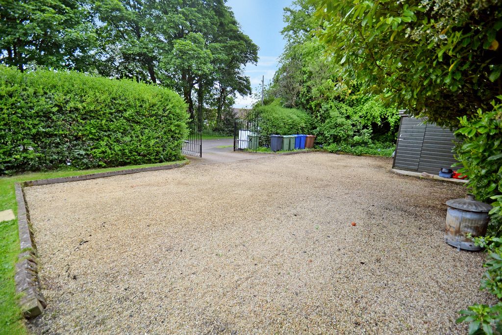 Additional image 24 of 2 bed flat for sale32 Hunterhill Road, Paisley, Renfrewshire PA2