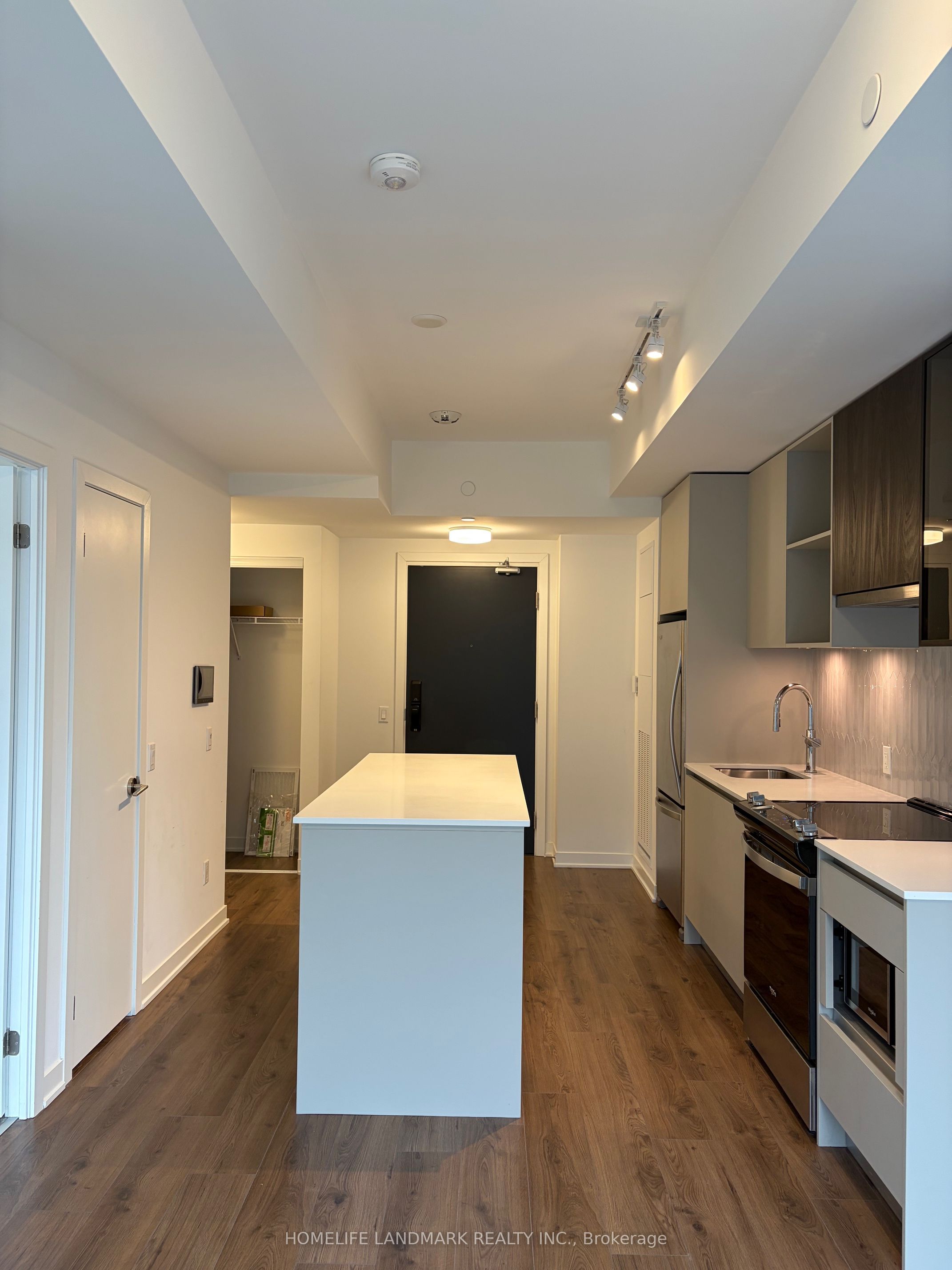 Additional image 2 of 814-405 Dundas Street W, Oakville, ON, L6M 4P9