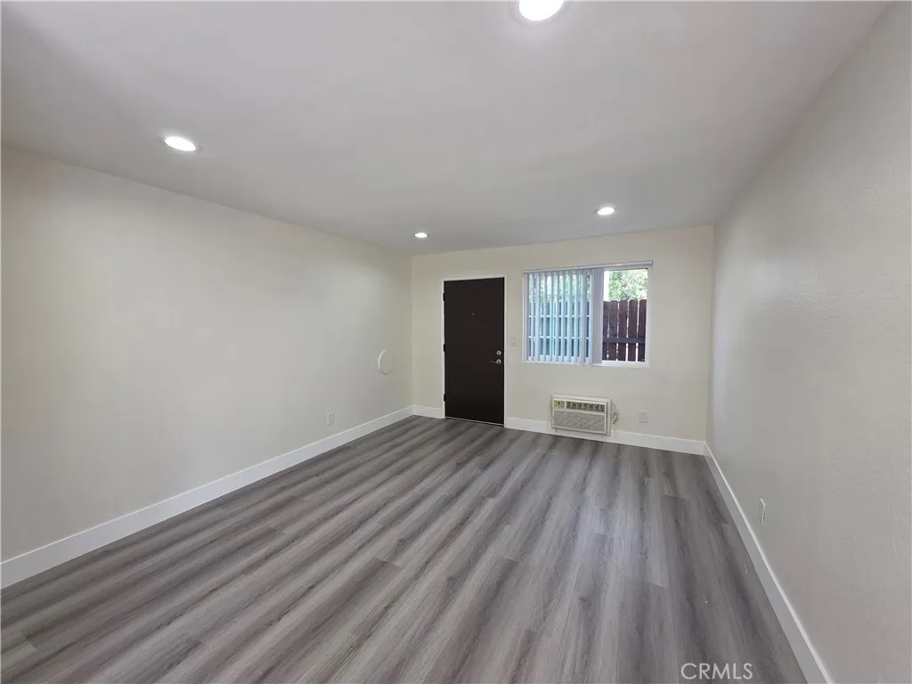 Additional image 2 of 6911 Woodley Ave Unit 101, Van Nuys, CA 91406